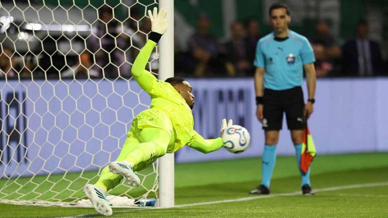 Carlos Miguel defendeu a cobran&ccedil;a de Nonato e garantiu a vit&oacute;ria do Palmeiras sobre o Fluminense &ndash;