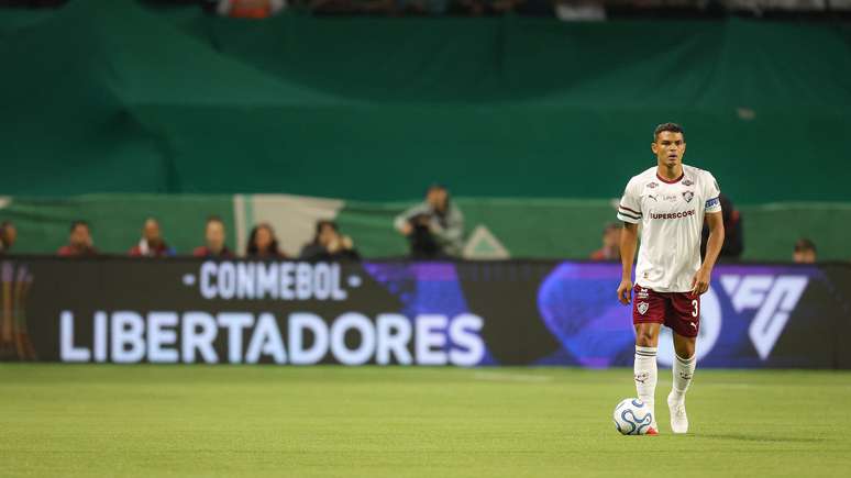 &lsquo;Eu falhei de novo&rsquo;: Thiago Silva desabafa ap&oacute;s elimina&ccedil;&atilde;o com o Fluminense e manda recado para a torcida