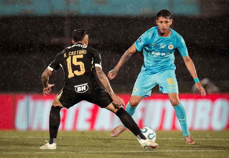 Casta&ntilde;o faz a marca&ccedil;&atilde;o diante de Guzm&aacute;n contra para o City Torque. Apesar da derrota, Galo na final.&nbsp;