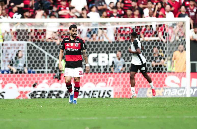 Paquet&aacute; reestreou pelo Flamengo em duelo contra o Corinthians, pela Supercopa &ndash;