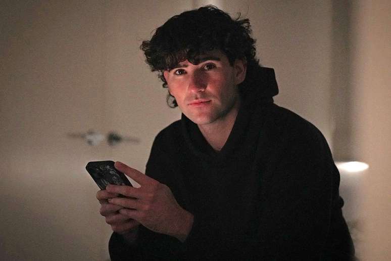 Flynn Martin afirma que ainda busca encontrar equil&iacute;brio saud&aacute;vel nas redes sociais