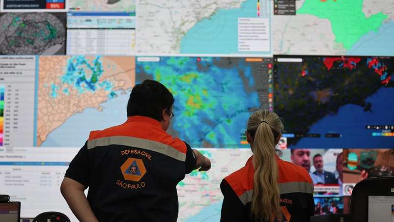 Em situa&ccedil;&otilde;es de emerg&ecirc;ncia, acione a Defesa Civil pelo telefone 199 ou o Corpo de Bombeiros pelo 193.