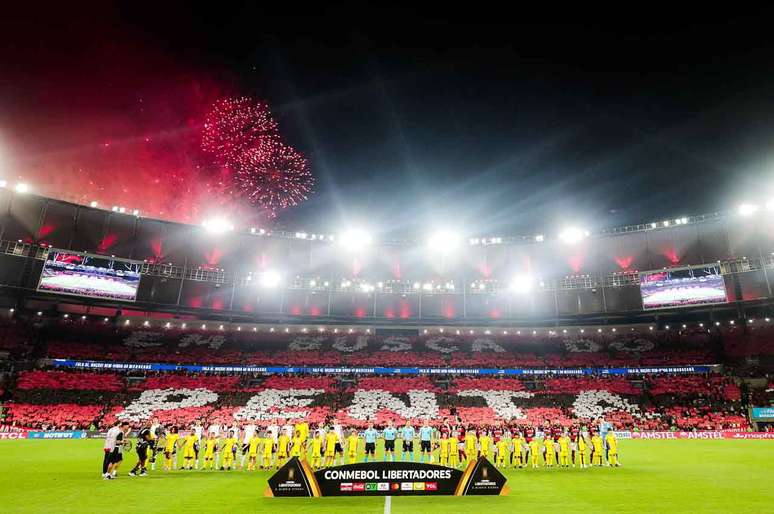 Mesmo com linda festa da torcida, Flamengo caiu para o Estudiantes &ndash;