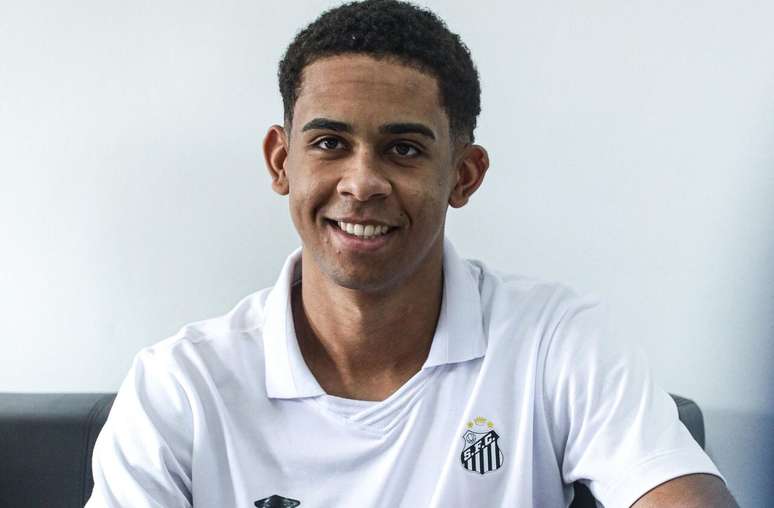 Jo&atilde;o Alencar aparece como op&ccedil;&atilde;o para a zaga &ndash;