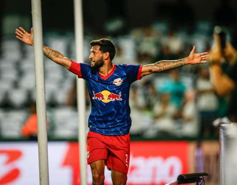Juninho Capixaba, do Red Bull Bragantino, o jogador mais indisciplinado do Brasileir&atilde;o &ndash;