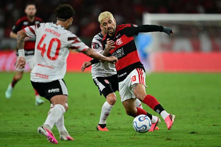 Arrascaeta voltou a jogar depois de quase um m&ecirc;s por uma les&atilde;o no ombro &ndash;