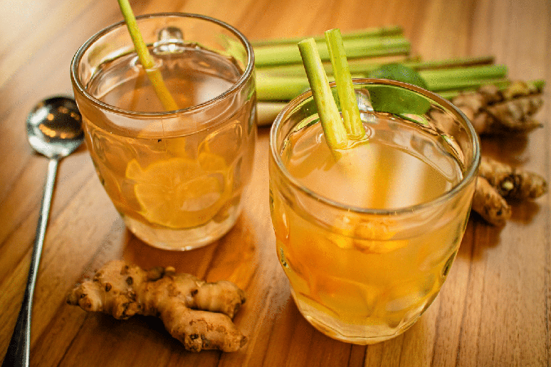 O capim-santo &eacute; uma &oacute;tima op&ccedil;&atilde;o para preparar bebidas geladas e refrescantes 