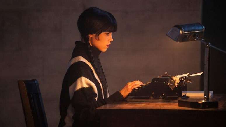 Jenna Ortega retornar&aacute; como Wandinha na terceira temporada da s&eacute;rie dirigida por Tim Burton.