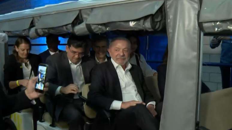 Lula chega aos Est&uacute;dios Globo para debate com Fl&aacute;vio Bolsonaro