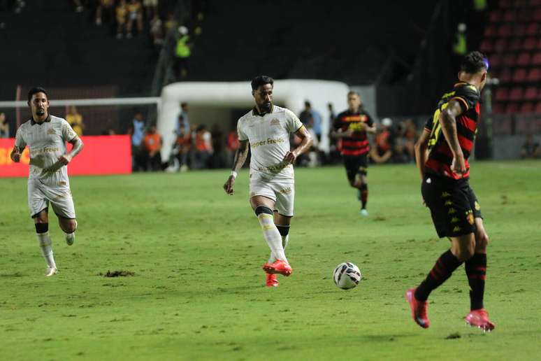 Sport e Crici&uacute;ma mediram for&ccedil;as na noite desta sexta-feira (23), pela S&eacute;rie B do Brasileiro &ndash;
