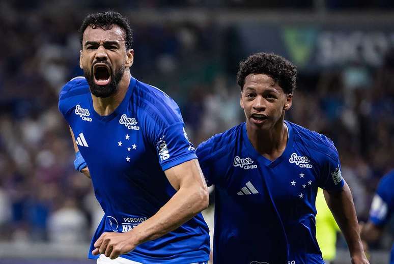 Fabr&iacute;cio Bruno fez o gol que garantiu mais tr&ecirc;s pontos para o Cruzeiro no Brasileir&atilde;o.