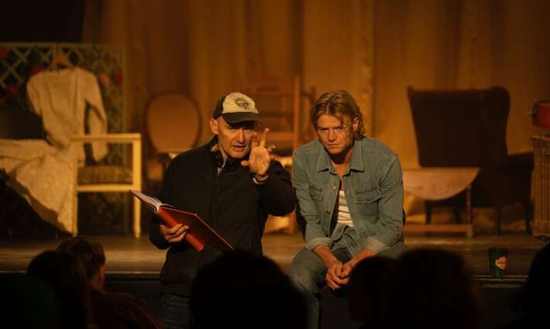 N&Atilde;O USAR - O diretor James Watkins e o ator Tom Rhys Harries nos bastidores do filme 'Cara-de-Barro'