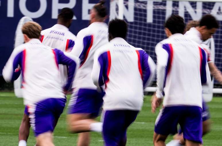 Atividade de prepara&ccedil;&atilde;o da Fiorentina antes de visitar a Inter de Mil&atilde;o &ndash;