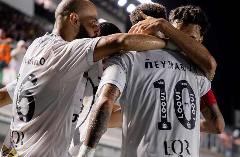 Contra o Vasco, na Vila Belmiro, Neymar entrou no top 10 de artilheiros do Santos &ndash;
