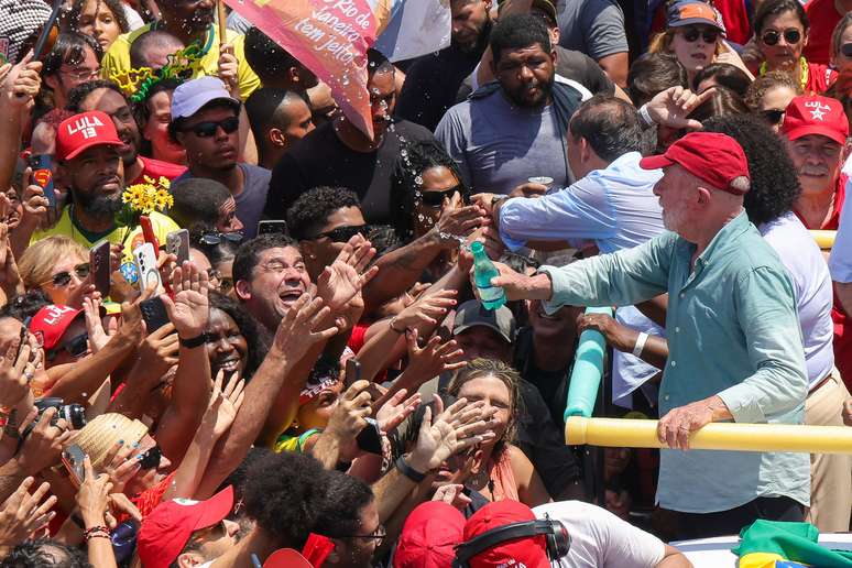 Lula em ato em Copacabana na v&eacute;spera do 2&ordm; turno