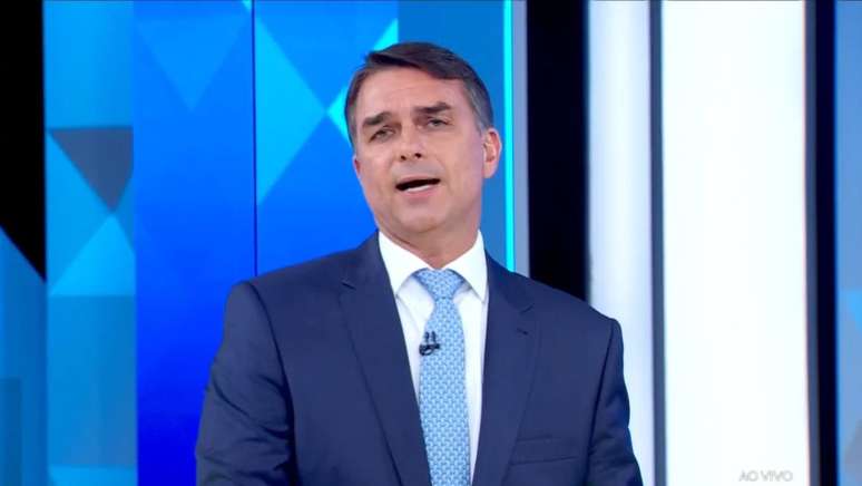 Fl&aacute;vio Bolsonaro durante debate na Globo