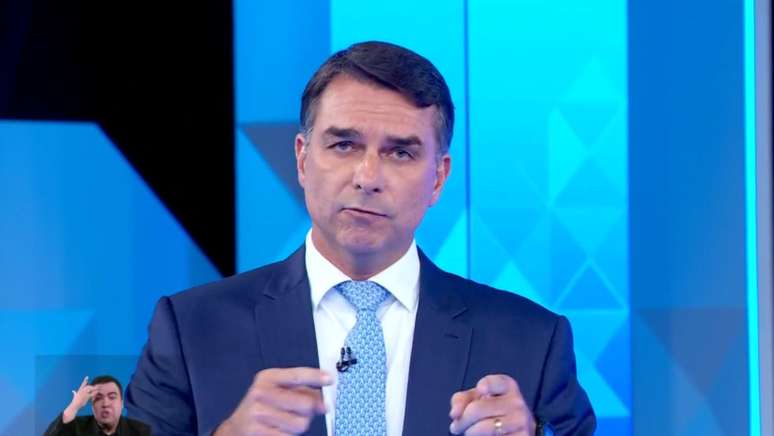 Fl&aacute;vio Bolsonaro fala sobre propostas para prote&ccedil;&atilde;o animal