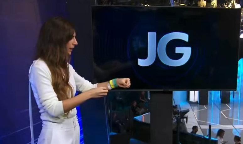 Andr&eacute;ia Sadi brinca sobre bastidor ap&oacute;s debate na Globo: 'Parece que estou na balada'