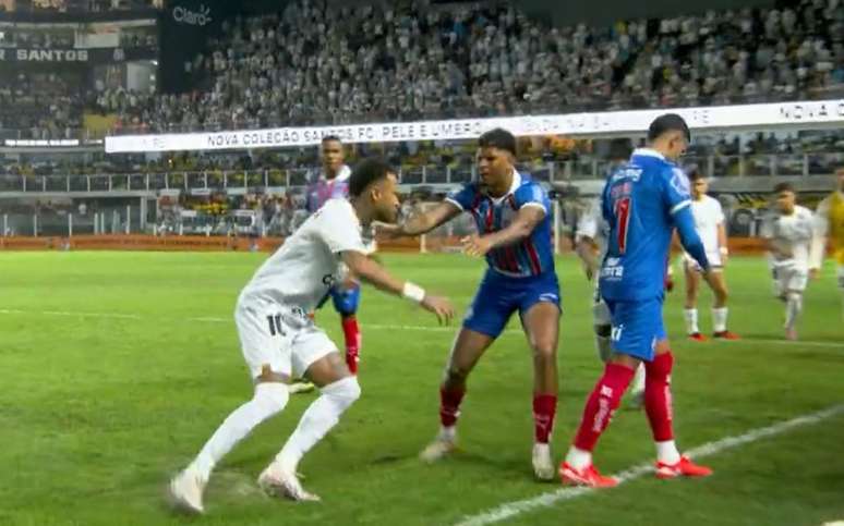 Expulso, Neymar parte para a briga.