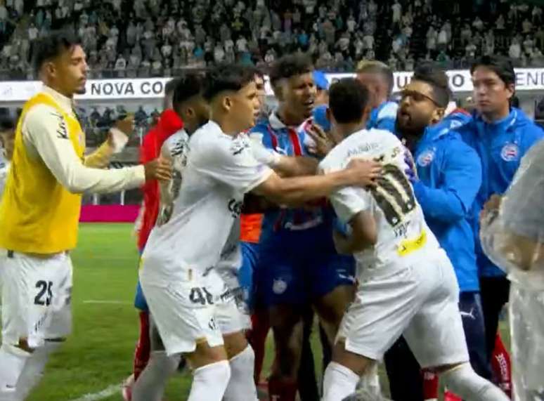 Neymar precisa ser contido para n&atilde;o ir &agrave;s vias de fato com Rodrigo Nestor.
