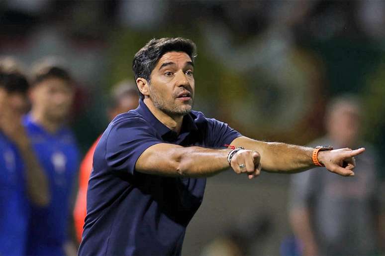 Abel Ferreira consolidou o esquema com tr&ecirc;s zagueiros no Palmeiras nesta temporada &ndash;