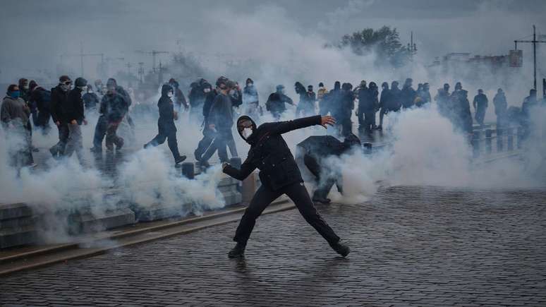 Manifestantes protestaram contra o alto custo de vida em Bordeux