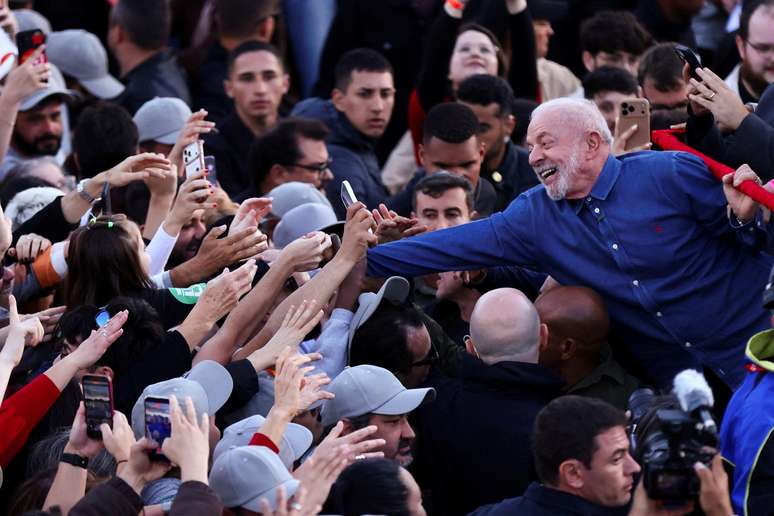 Manifesta&ccedil;&otilde;es de apoio a Lula foram registradas em diversas partes do pa&iacute;s ap&oacute;s o primeiro turno