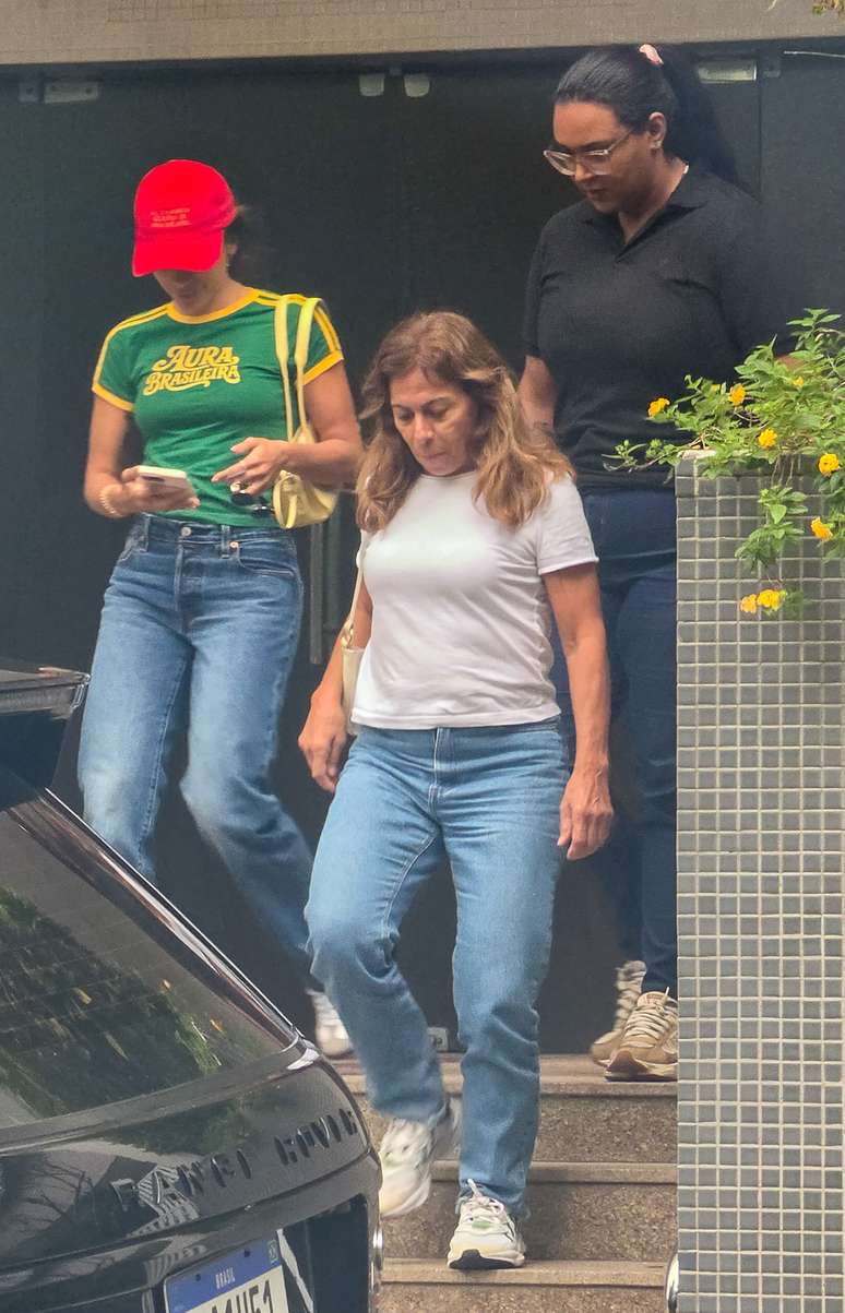 Anitta vota no Rio de Janeiro