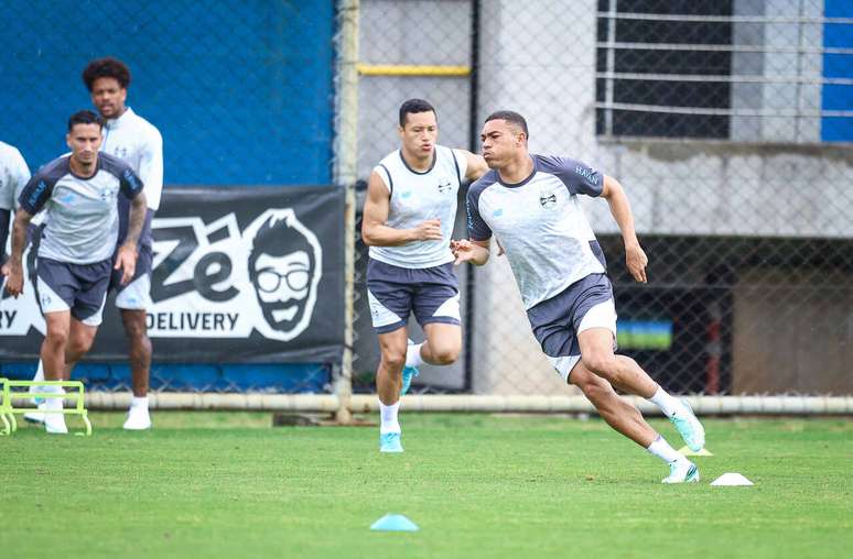 Gr&ecirc;mio viveu semana conturbada e precisa vencer fora de casa &ndash;