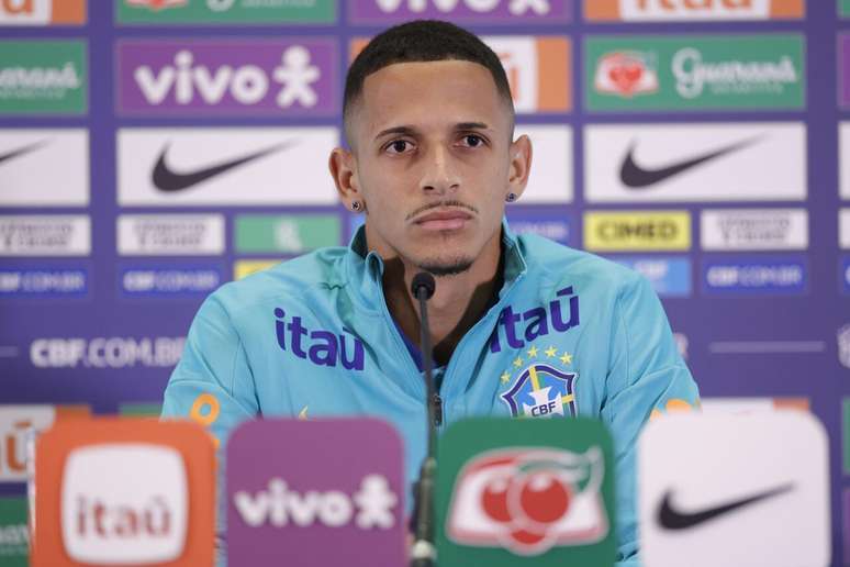 Lateral celebra primeira convoca&ccedil;&atilde;o e mira Copa de 2026 &ndash;