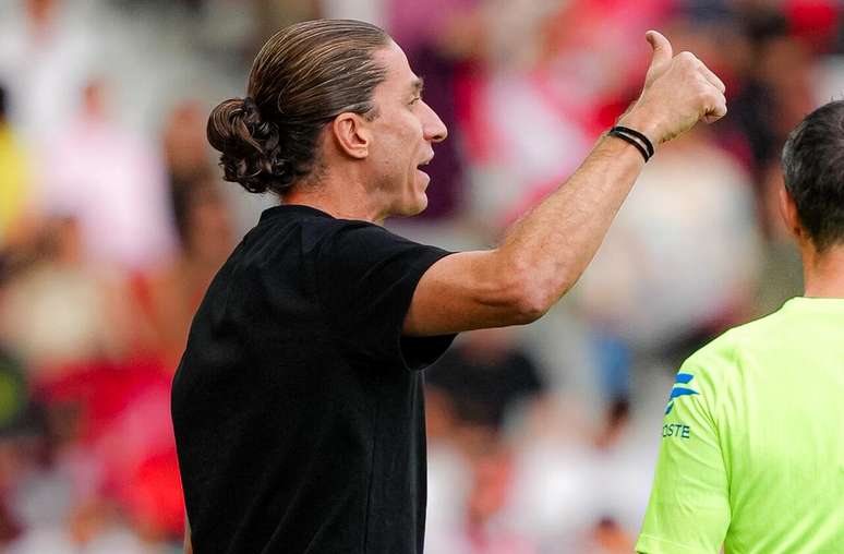 Filipe Lu&iacute;s mexe bem no time &ndash;