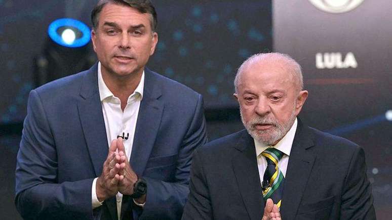 Fl&aacute;vio Bolsonaro (PL) e Lula (PT) disputam voto a voto no segundo turno: enquanto o primeiro tem mais votos no Sul, Sudeste e Centro-Oeste, o petista disputa o eleitorado do Norte e tem boa parte do Nordeste