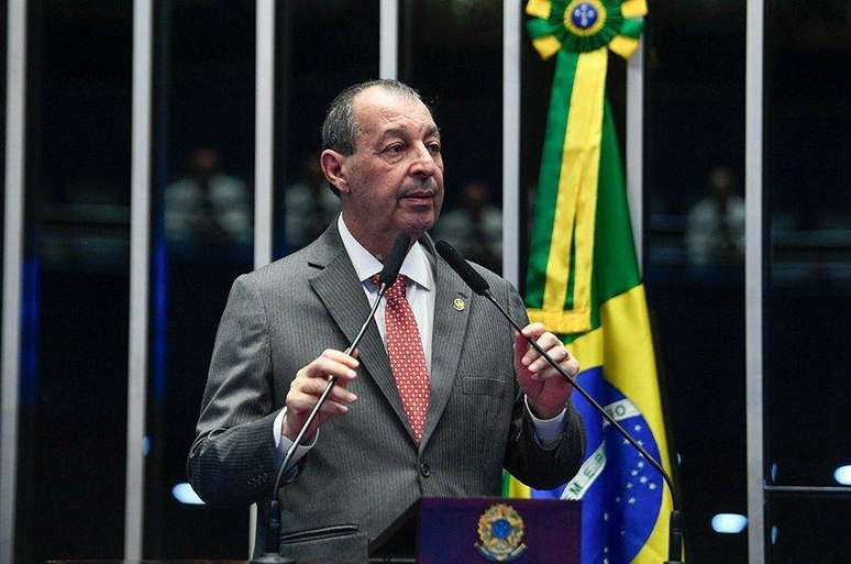 Omar Aziz voltar&aacute; a governar o Amazonas