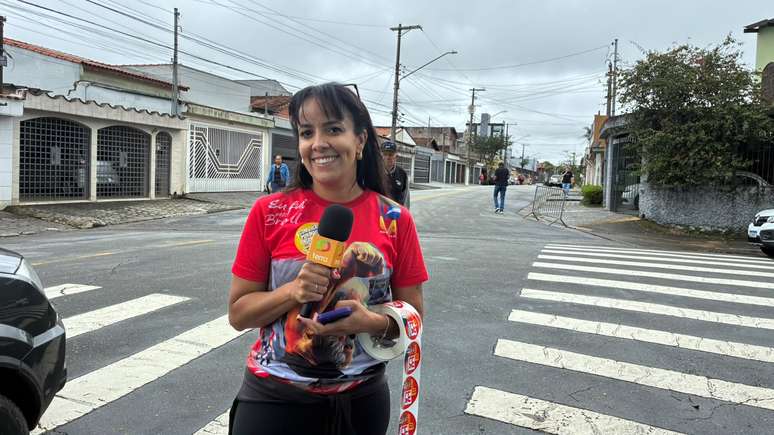 Juliana Sena de Souza, de 45 anos, tamb&eacute;m aguardou ansiosa pela chegada do presidente ao col&eacute;gio estadual