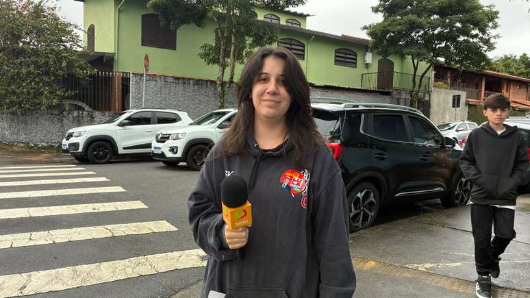 Ana Carolina Soares, de 29 anos, ficou emocionada ao acompanhar a chegada de Lula ao col&eacute;gio