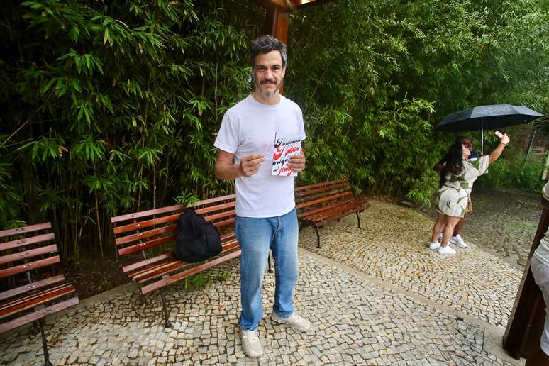 Mateus Solano chegando pra votar no Marina Barra Clube, na Barra da Tijuca.