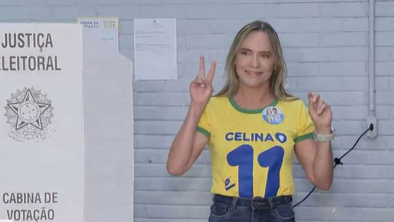 Celina Le&atilde;o (PP) votou neste domingo, 25. Ela &eacute; candidata ao governo do DF e concorre no segundo turno