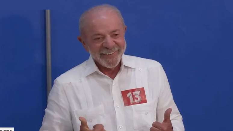 Lula vota em S&atilde;o Bernardo do Campo