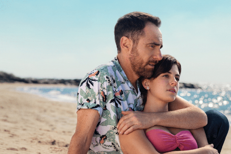 &ldquo;Eu, Voc&ecirc;, N&oacute;s&rdquo; retrata um casal com personalidades opostas que decide adotar uma crian&ccedil;a e precisa enfrentar novos desafios no relacionamento 