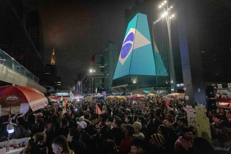 Apoiadores de Lula celebram vit&oacute;ria na Avenida Paulista