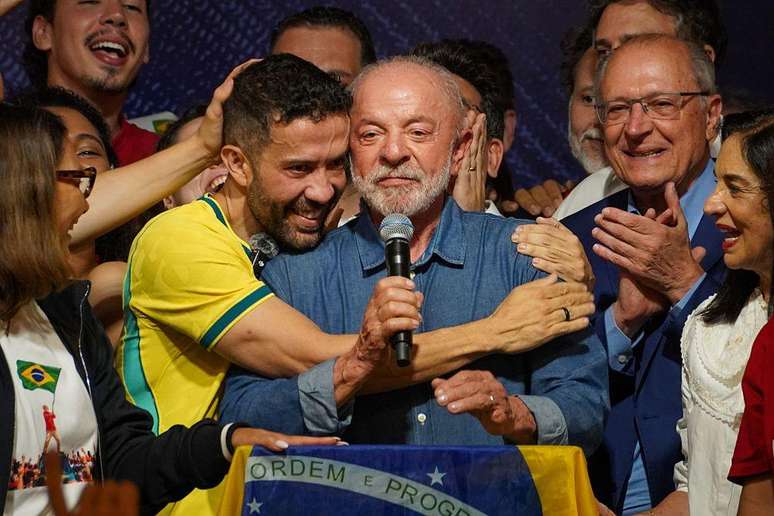 No discurso da vit&oacute;ria, Lula evocou uma frase do cantor Chico Buarque para defender uma pol&iacute;tica externa independente