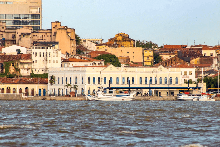 S&atilde;o Lu&iacute;s preserva casar&otilde;es revestidos de azulejos portugueses e importantes manifesta&ccedil;&otilde;es culturais 