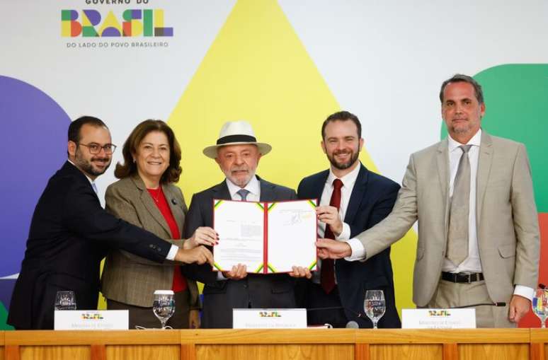 Reeleito ap&oacute;s virada, Lula ter&aacute; de lidar com os problemas que seu pr&oacute;prio governo criou na economia
