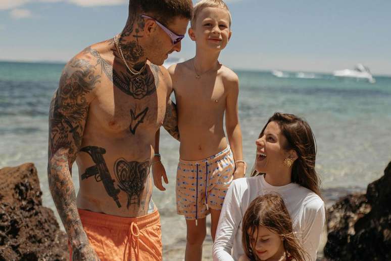 Matheus Verdelho e Shantall com os filhos