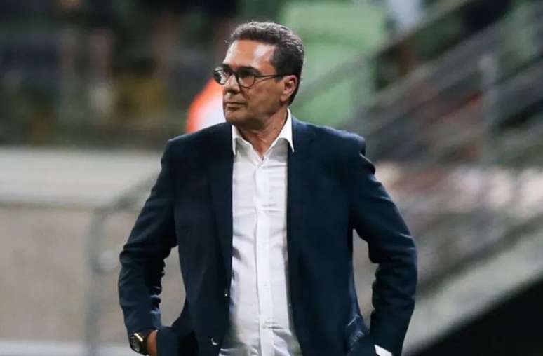 Vanderlei Luxemburgo nega que recebeu convite do Corinthians &ndash;