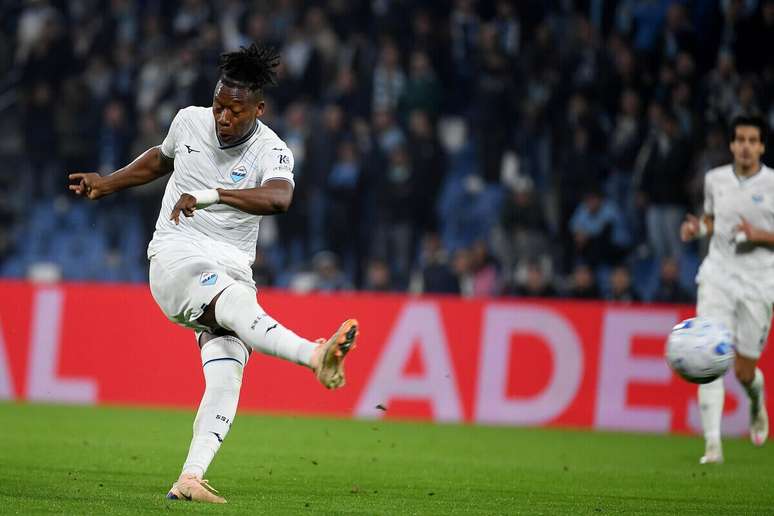 Momento do sexto gol da Lazio, marcado por Tijjani Noslin &ndash;