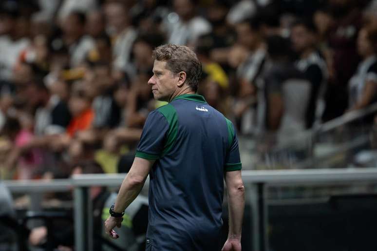 Seabra comandou o Coxa em 42 partidas &ndash;