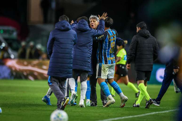 Renato Ga&uacute;cho celebra vit&oacute;ria do Gr&ecirc;mio sobre o Coritiba &ndash; FOTO: LUCAS UEBEL/GREMIO FBPA