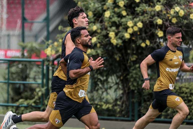 Danielzinho retoma atividades coletivas ap&oacute;s les&atilde;o no tornozelo &ndash; Fotos: Erico Leonan/S&atilde;o Paulo FC