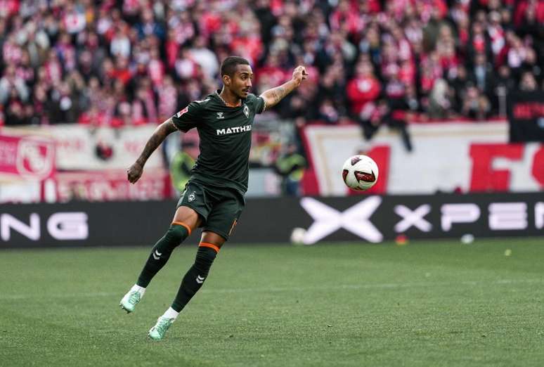 Arthur est&aacute; invicto no Werder Bremen &ndash;